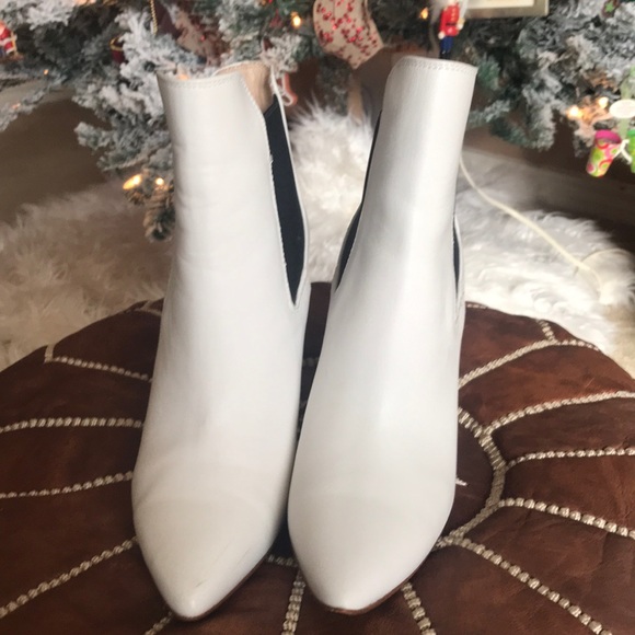 Chinese Laundry Shoes - Super cute white Boots